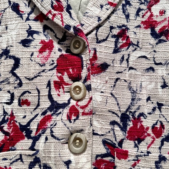 Coldwater Creek Women's Gray and Red Structured Button Up Top Size Petite 6 - Picture 3 of 6